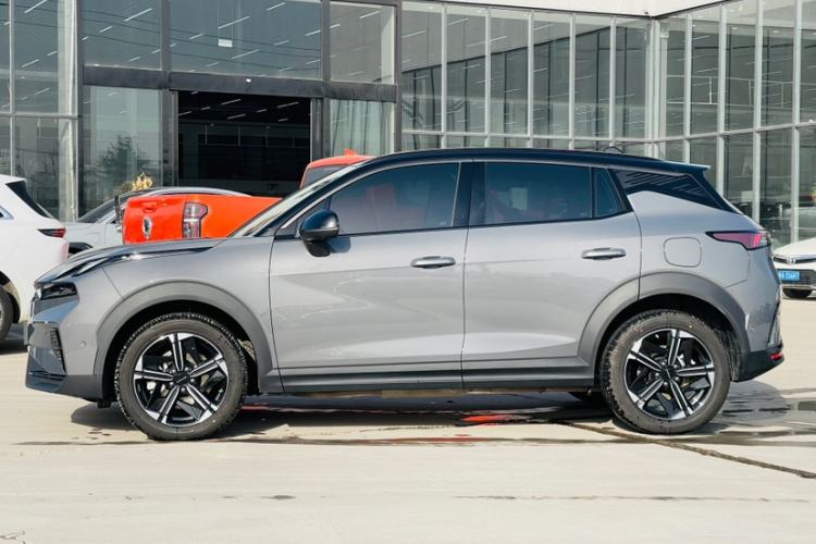 Used Lynk & Co 06 EM-P 2025 EM-P 126 Long-Range Halo Exterior 9