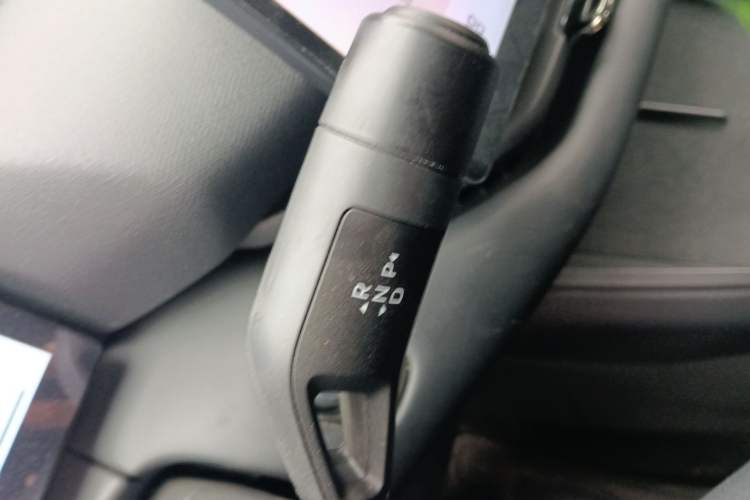 Used Lynk & Co 06 EM-P 2025 EM-P 126 Long-Range Max Gear Lever