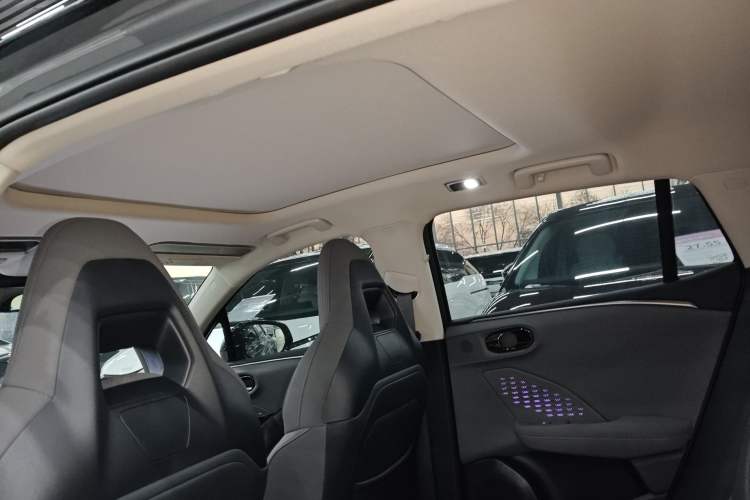 Used Lynk & Co 06 EM-P 2025 EM-P 126 Long-Range Halo Headliner