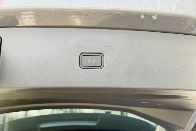Used Lynk & Co 06 EM-P 2025 EM-P 126 Long-Range Halo Interior 10
