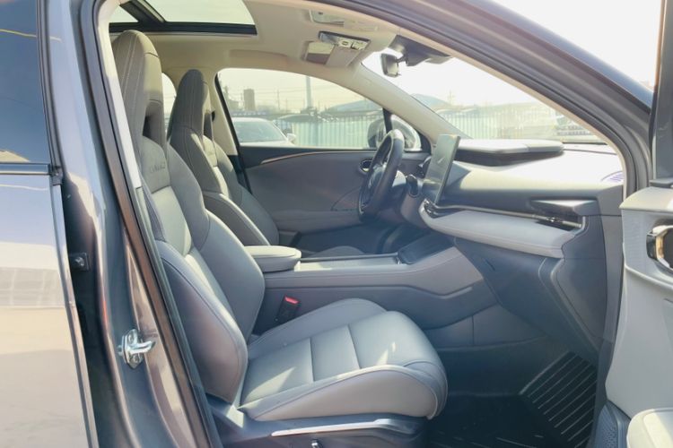 Used Lynk & Co 06 EM-P 2025 EM-P 126 Long-Range Halo Interior 11