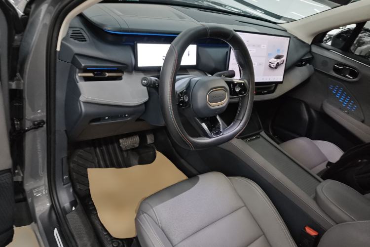 Used Lynk & Co 06 EM-P 2025 EM-P 126 Long-Range Halo Interior 2
