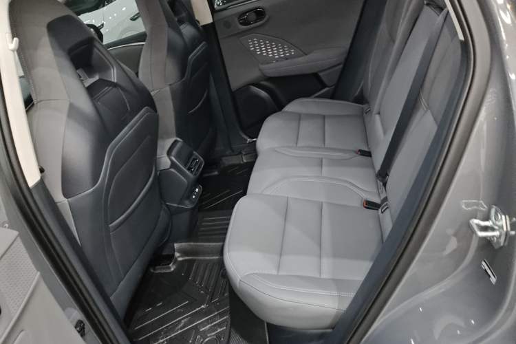 Used Lynk & Co 06 EM-P 2025 EM-P 126 Long-Range Halo Interior 4