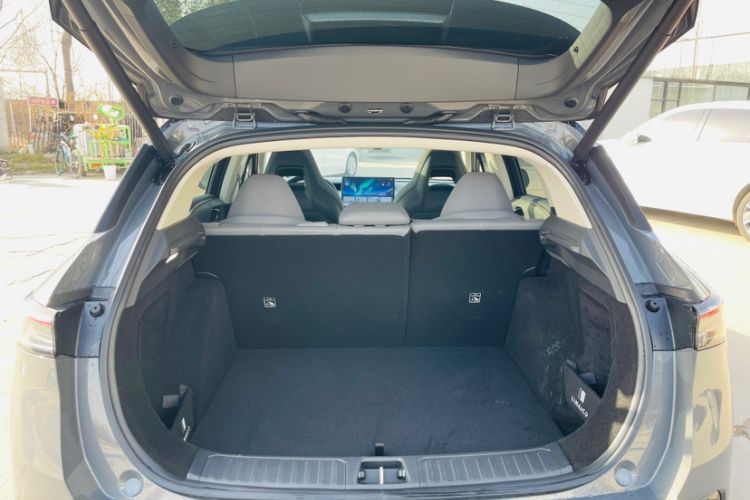 Used Lynk & Co 06 EM-P 2025 EM-P 126 Long-Range Halo Interior 5