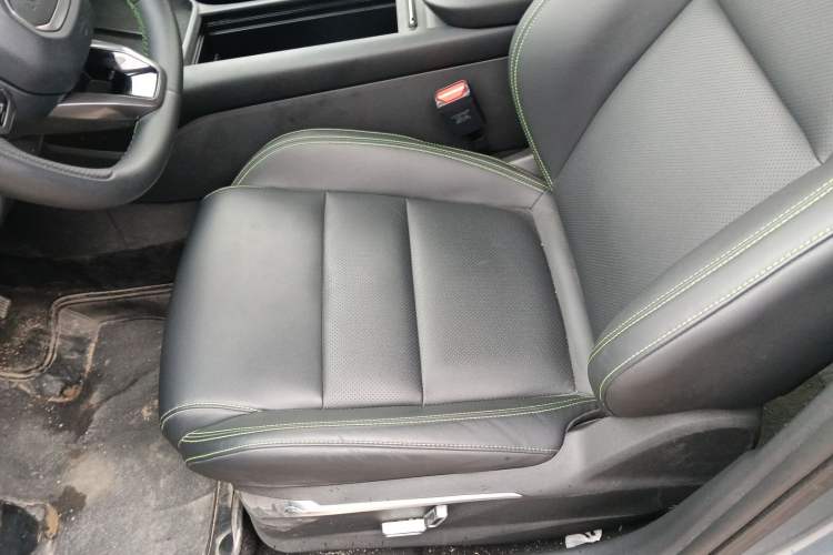 Used Lynk & Co 06 EM-P 2025 EM-P 126 Long-Range Max Left Front Seat