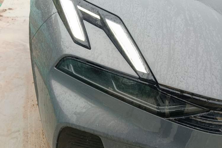 Used Lynk & Co 06 EM-P 2025 EM-P 126 Long-Range Max Right Front Headlight