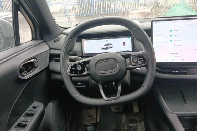 Used Lynk & Co 06 EM-P 2025 EM-P 126 Long-Range Max Steering Wheel