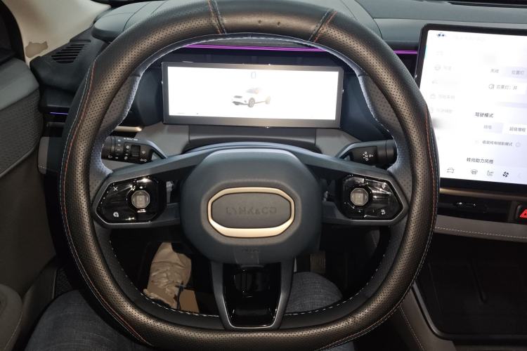 Used Lynk & Co 06 EM-P 2025 EM-P 126 Long-Range Halo Steering Wheel