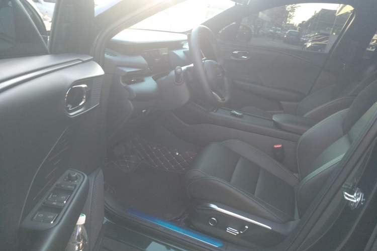 Used Lynk & Co 06 EM-P 2025 EM-P 126 Long-Range Halo Driver Seat