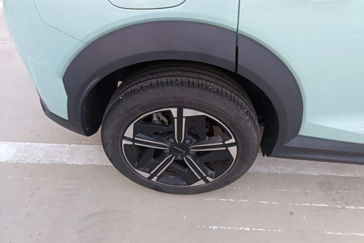 Used Lynk & Co 06 EM-P 2025 EM-P 126 Long-Range Halo Exterior 8