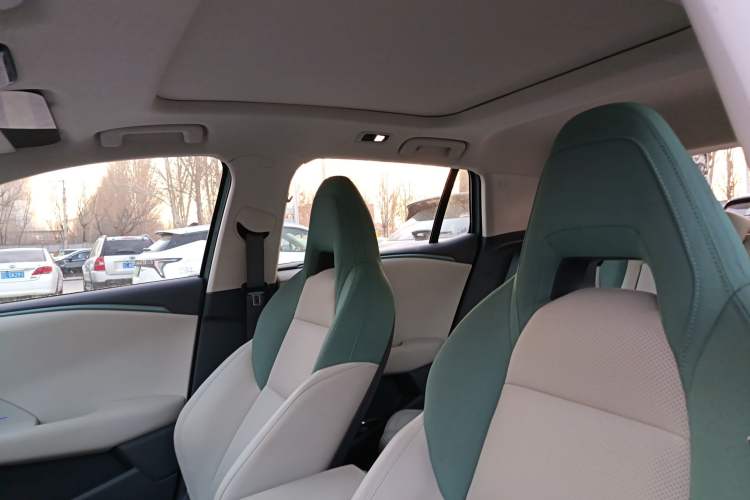 Used Lynk & Co 06 EM-P 2025 EM-P 126 Long-Range Halo Headliner