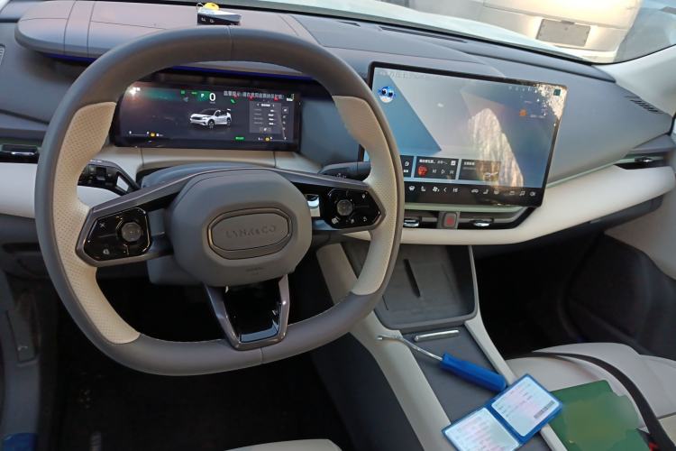 Used Lynk & Co 06 EM-P 2025 EM-P 126 Long-Range Halo Interior 2