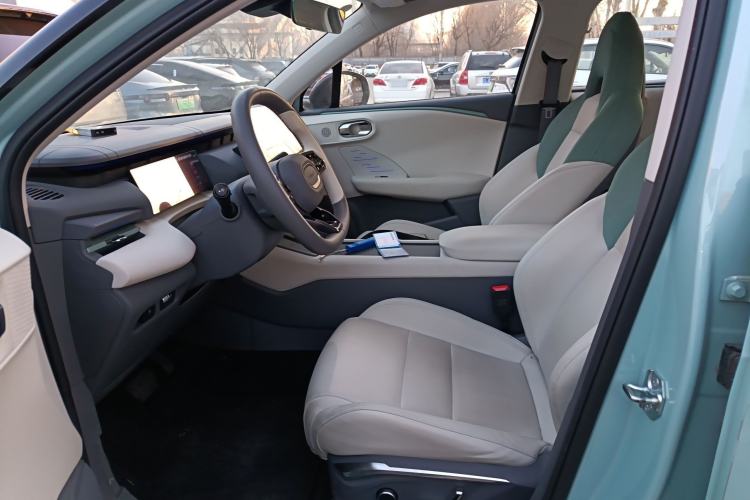 Used Lynk & Co 06 EM-P 2025 EM-P 126 Long-Range Halo Left Front Seat