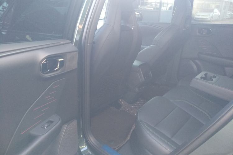 Used Lynk & Co 06 EM-P 2025 EM-P 126 Long-Range Halo Left Rear Seat