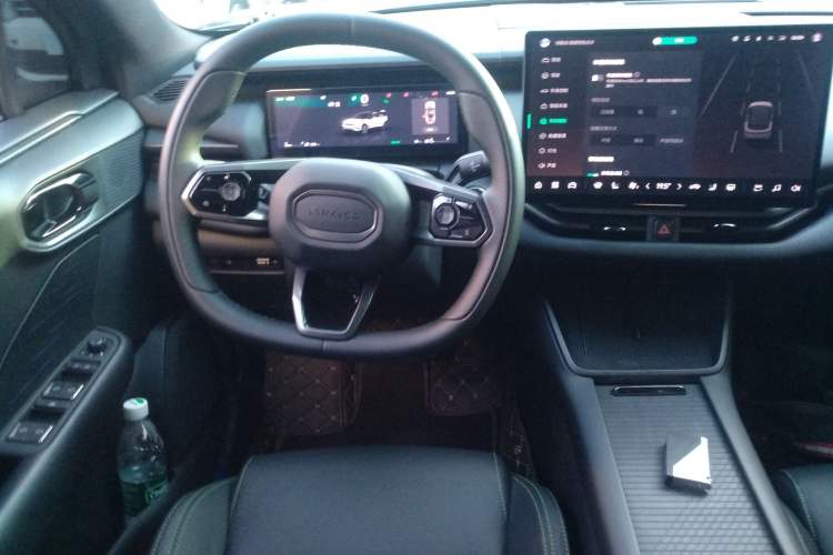 Used Lynk & Co 06 EM-P 2025 EM-P 126 Long-Range Halo Steering Wheel