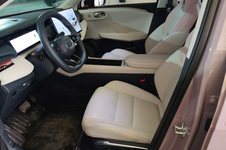 Used Lynk & Co 06 EM-P 2025 EM-P 126 Long-Range Halo Left Front Seat
