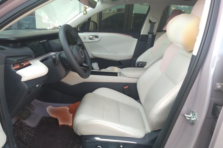 Used Lynk & Co 06 EM-P 2025 EM-P 126 Long-Range Halo Left Front Seat