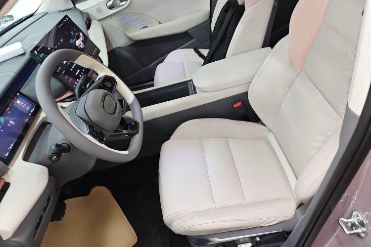 Used Lynk & Co 06 EM-P 2025 EM-P 126 Long-Range Halo Left Front Seat