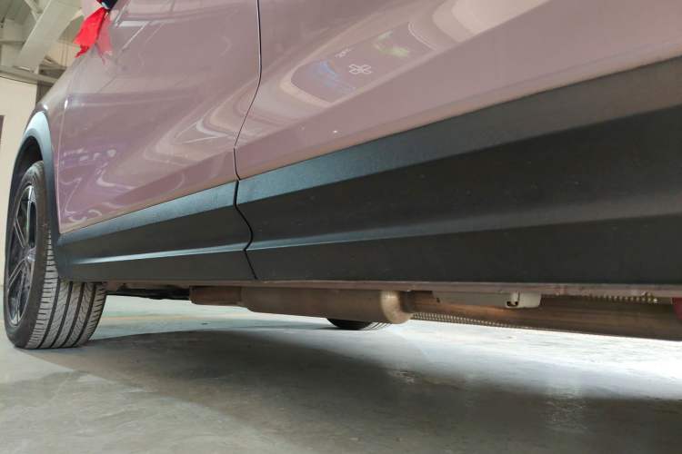 Used Lynk & Co 06 EM-P 2025 EM-P 126 Long-Range Halo Left Side Sill