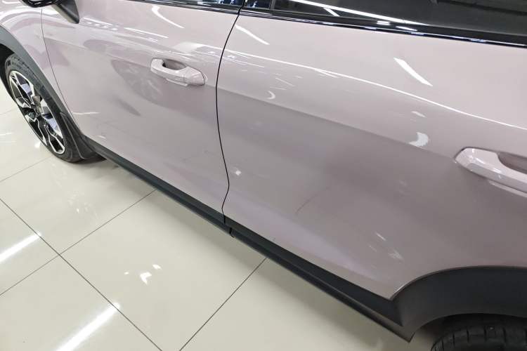Used Lynk & Co 06 EM-P 2025 EM-P 126 Long-Range Halo Left Side Sill