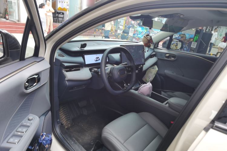 Used Lynk & Co 06 EM-P 2025 EM-P 126 Long-Range Halo Driver Seat