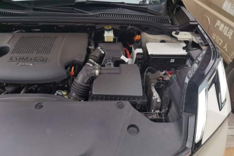 Used Lynk & Co 06 EM-P 2025 EM-P 126 Long-Range Halo Engine Bay Left
