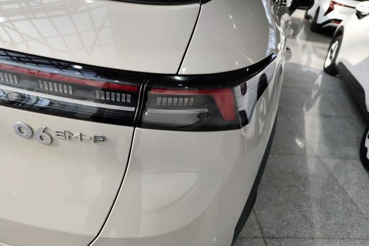 Used Lynk & Co 06 EM-P 2025 EM-P 126 Long-Range Max Exterior 3