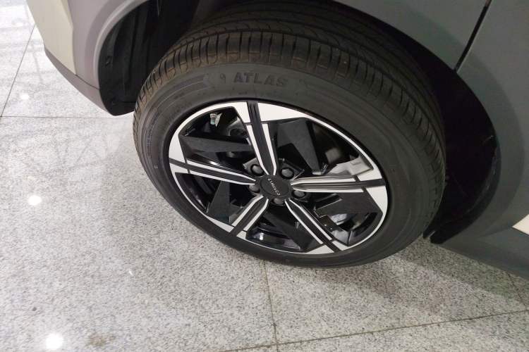 Used Lynk & Co 06 EM-P 2025 EM-P 126 Long-Range Max Exterior 5