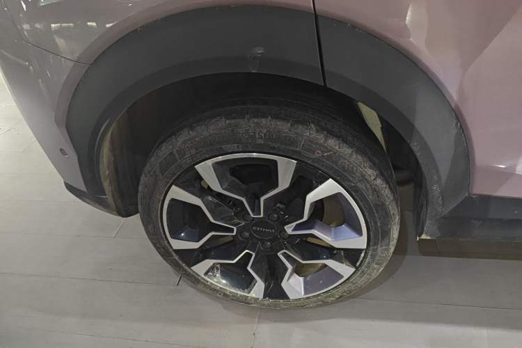 Used Lynk & Co 06 EM-P 2025 EM-P 126 Long-Range Halo Exterior 8