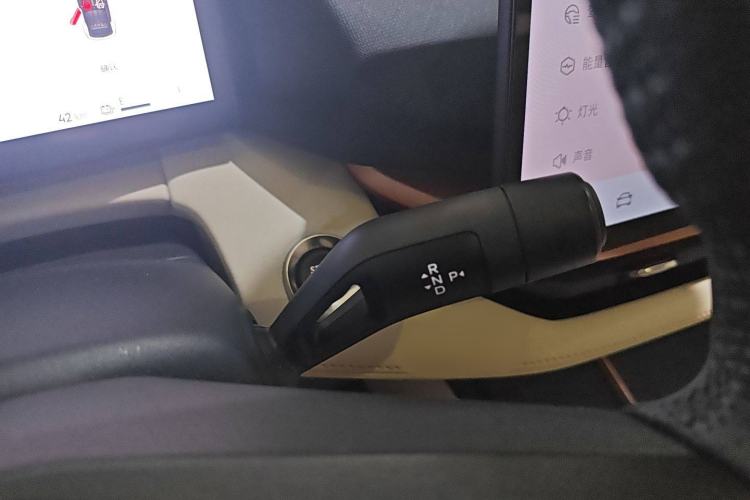 Used Lynk & Co 06 EM-P 2025 EM-P 126 Long-Range Halo Gear Lever