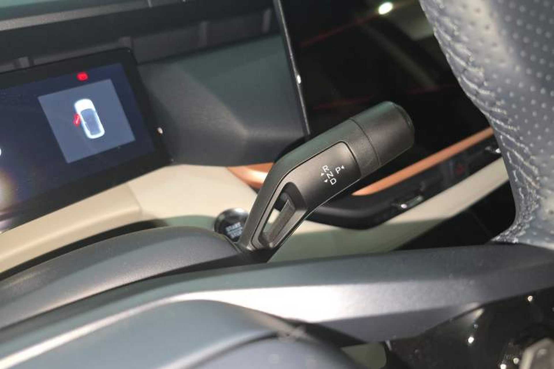 Used Lynk & Co 06 EM-P 2025 EM-P 126 Long-Range Max Gear Lever