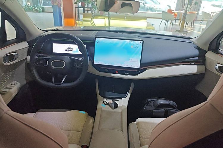 Used Lynk & Co 06 EM-P 2025 EM-P 126 Long-Range Halo Interior 2