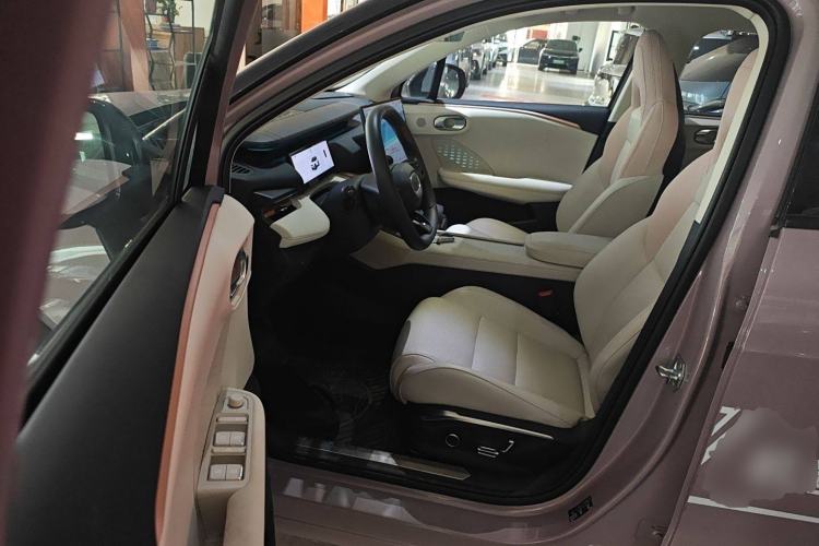 Used Lynk & Co 06 EM-P 2025 EM-P 126 Long-Range Halo Interior 3