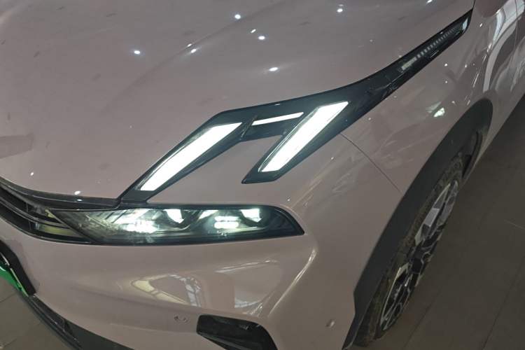 Used Lynk & Co 06 EM-P 2025 EM-P 126 Long-Range Halo Left Front Headlight