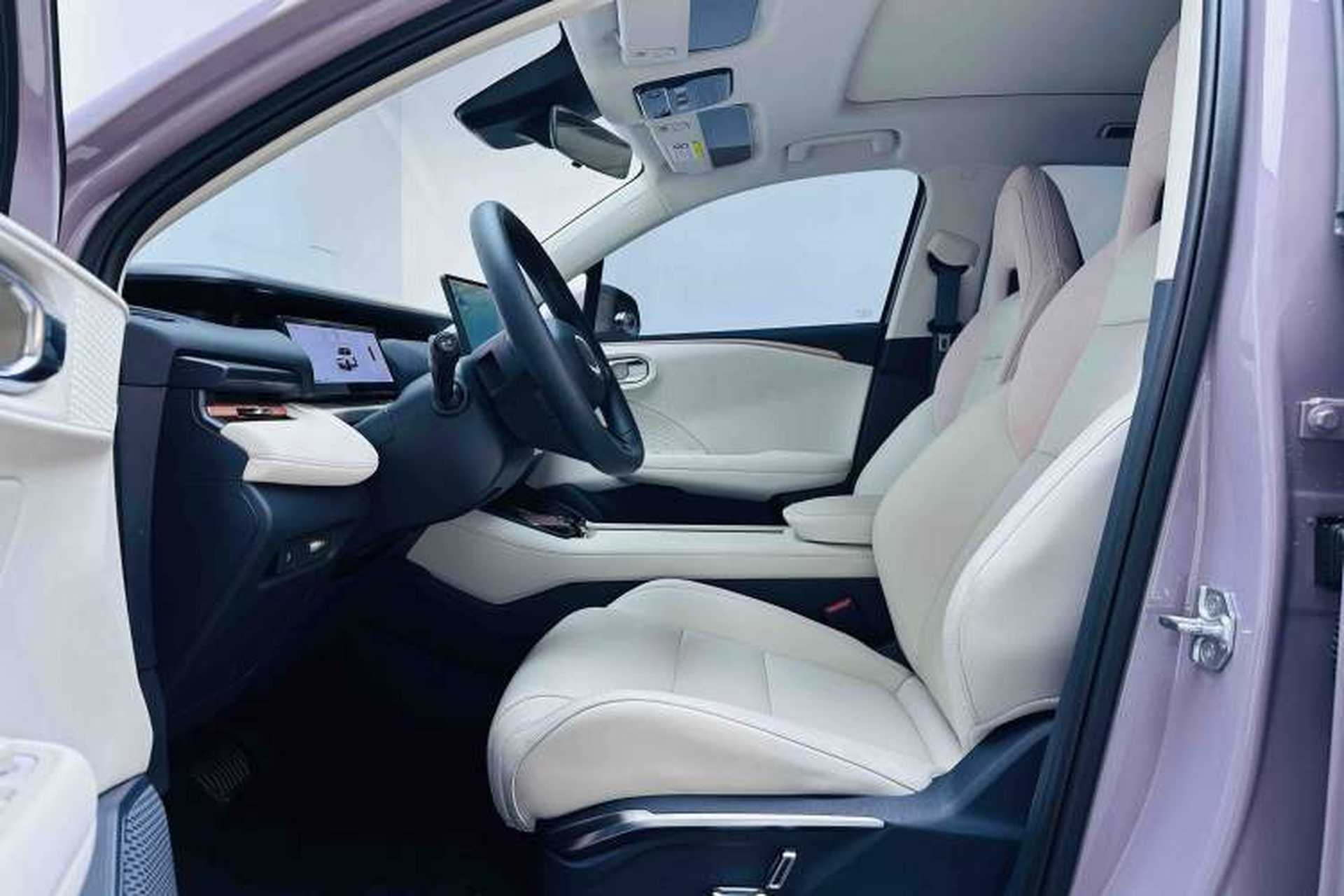 Used Lynk & Co 06 EM-P 2025 EM-P 126 Long-Range Max Left Front Seat
