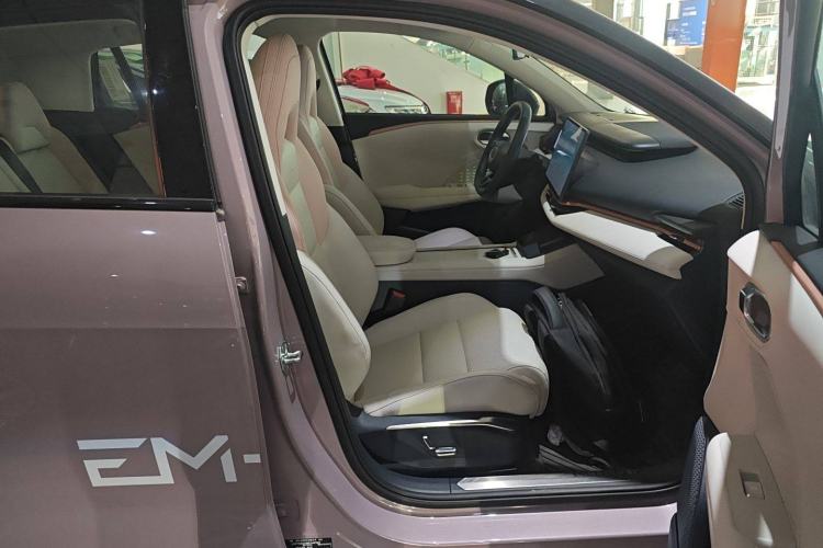 Used Lynk & Co 06 EM-P 2025 EM-P 126 Long-Range Halo Right Front Seat