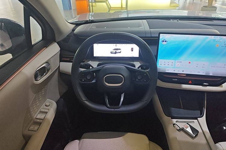 Used Lynk & Co 06 EM-P 2025 EM-P 126 Long-Range Halo Steering Wheel
