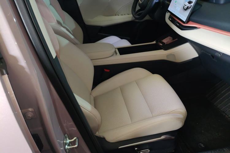 Used Lynk & Co 06 EM-P 2025 EM-P 126 Long-Range Halo Right Front Seat
