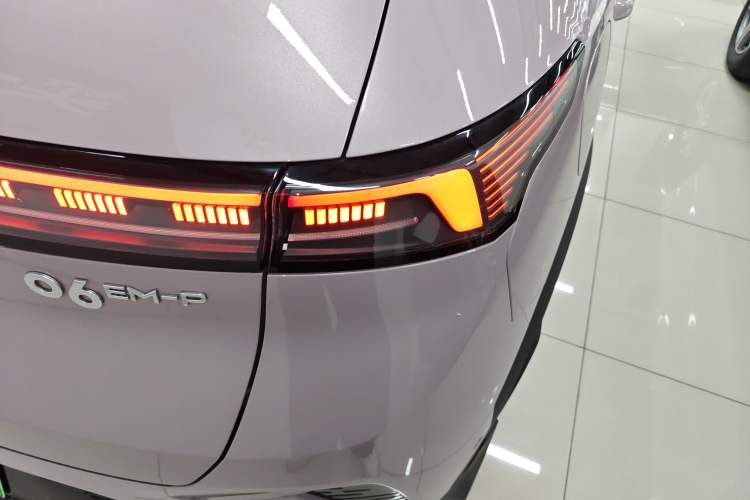 Used Lynk & Co 06 EM-P 2025 EM-P 126 Long-Range Halo Right Rear Taillight