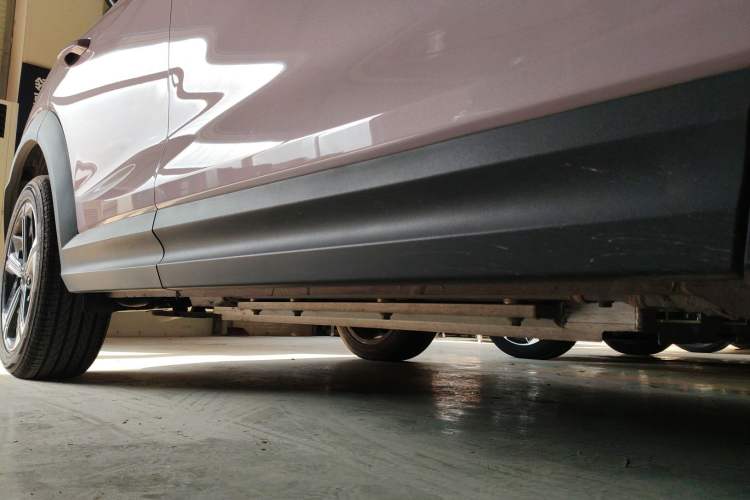 Used Lynk & Co 06 EM-P 2025 EM-P 126 Long-Range Halo Right Side Sill