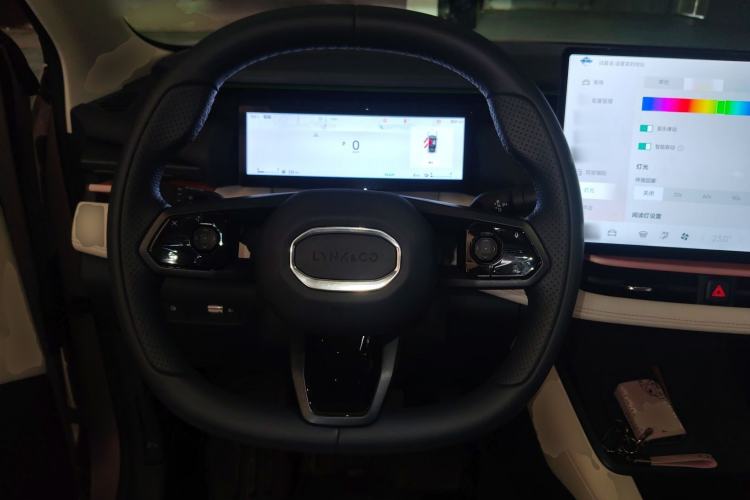 Used Lynk & Co 06 EM-P 2025 EM-P 126 Long-Range Halo Steering Wheel