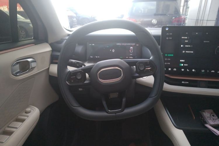 Used Lynk & Co 06 EM-P 2025 EM-P 126 Long-Range Halo Steering Wheel