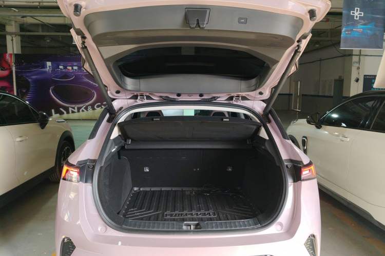 Used Lynk & Co 06 EM-P 2025 EM-P 126 Long-Range Halo Trunk