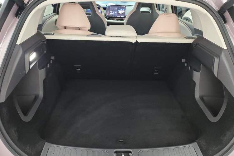 Used Lynk & Co 06 EM-P 2025 EM-P 126 Long-Range Halo Trunk