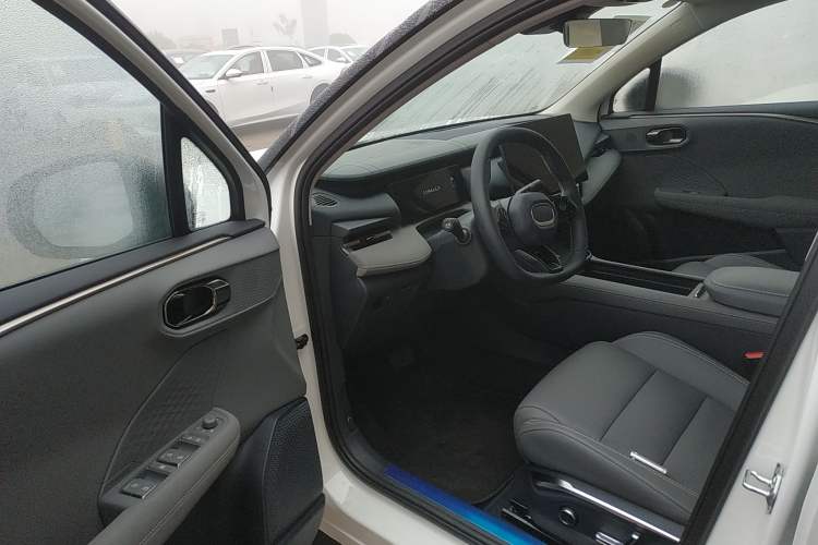 Used Lynk & Co 06 EM-P 2025 EM-P 126 Long-Range Halo Driver Seat