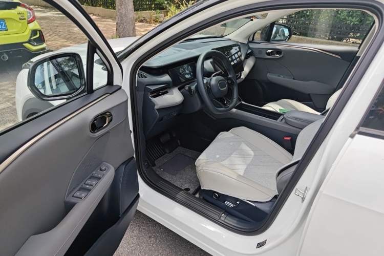 Used Lynk & Co 06 EM-P 2025 EM-P 126 Long-Range Halo Driver Seat