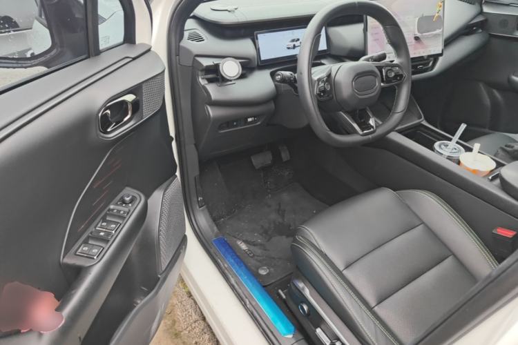 Used Lynk & Co 06 EM-P 2025 EM-P 126 Long-Range Halo Driver Seat