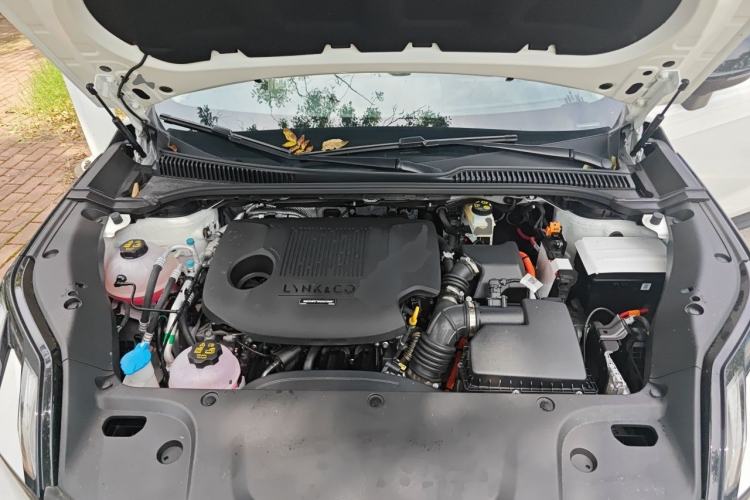 Used Lynk & Co 06 EM-P 2025 EM-P 126 Long-Range Halo Engine Bay