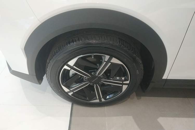 Used Lynk & Co 06 EM-P 2025 EM-P 126 Long-Range Max Exterior 7