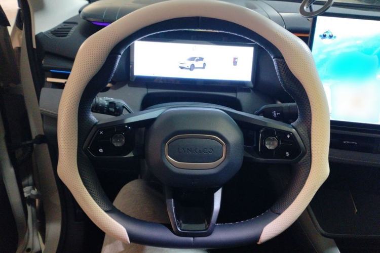 Used Lynk & Co 06 EM-P 2025 EM-P 126 Long-Range Halo Interior 2